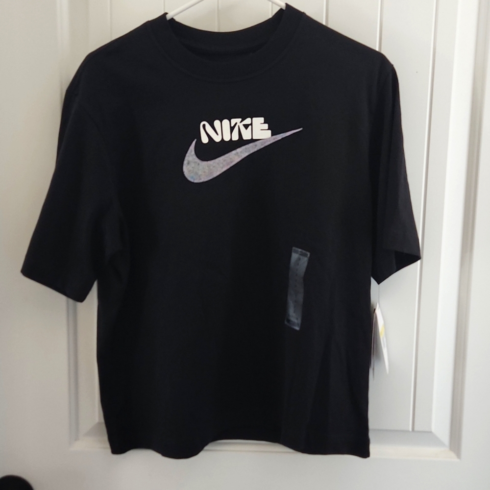 Women Nike Short Sleeve Shirt Size Small NWT